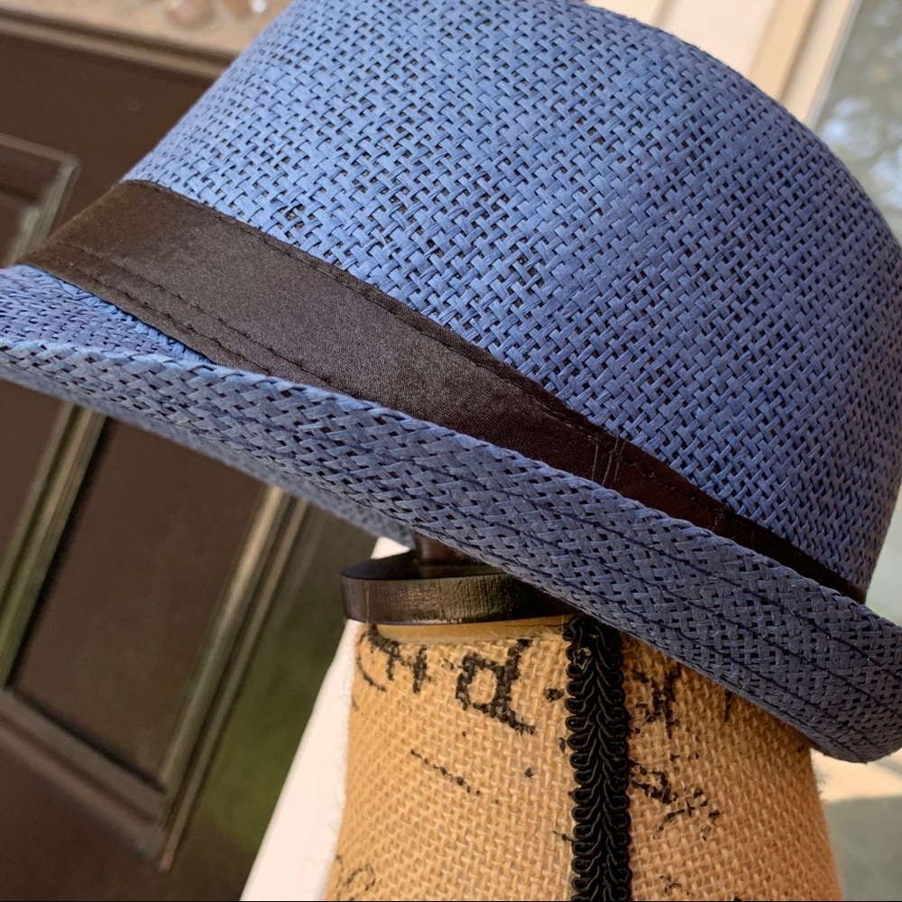 New boys' hat in a handsome blue. For a very distinguished and outstanding look.
